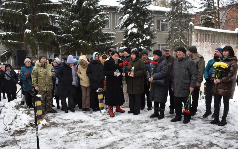 У Коростені відкрили меморіальну дошку захиснику України Віталію Каленському