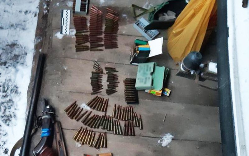 Житель Овруччини зберігав вдома рушницю та патрони, які знайшов у лісі