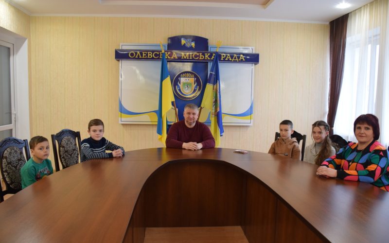 Учні одного з ліцеїв Олевської громади зібрали та передали кошти для ЗСУ