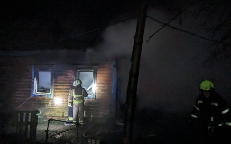 У селі на Овруччині палав приватний дерев’яний будинок
