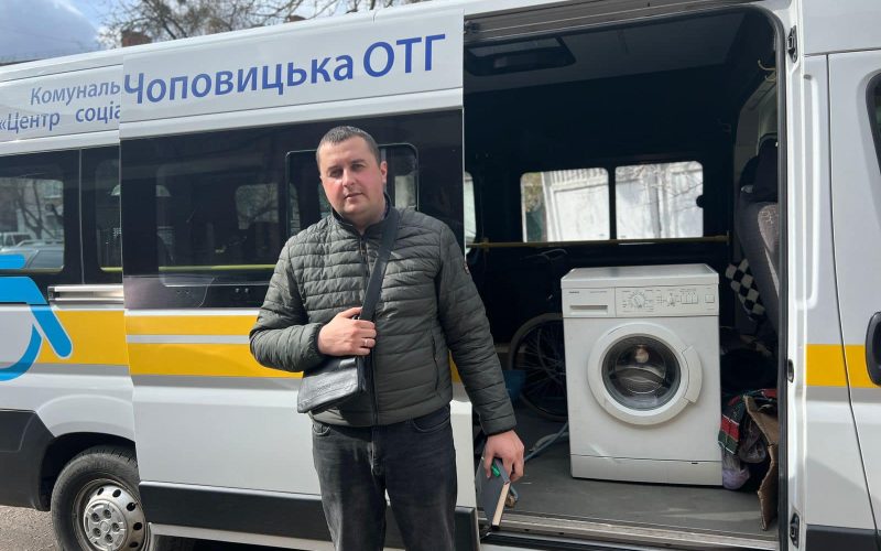 Переселенцям з Чоповицької громади передали побутову техніку та продуктові набори