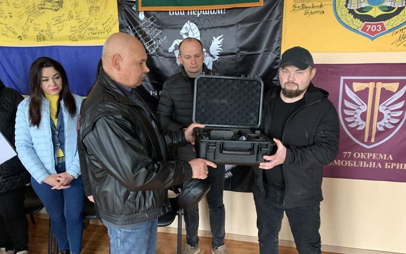 Овруцька громада придбала та передала захисникам 7 дронів