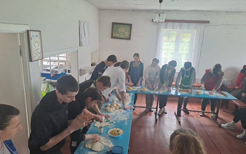 На Олевщині військовий, який був учасником шоу «МастерШеф», провів для школярів майстер-клас