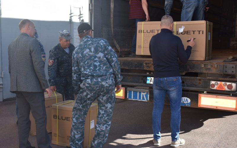 Коростенська громада передала військовим на Харківському напрямку квадрокоптери, біноклі, генератори