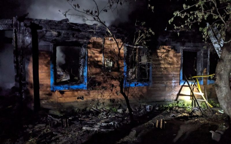 Вночі словечанські рятувальники ліквідували пожежу в житловому будинку та виявили тіло чоловіка
