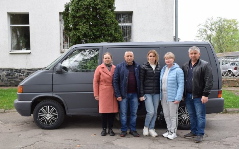Олевські підприємці придбали авто для військового