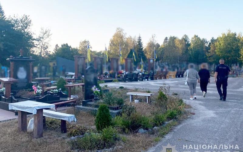 Жінка, що вкрала іменні гільзи з могили військового на Житомирщині, отримала 6 років тюрми