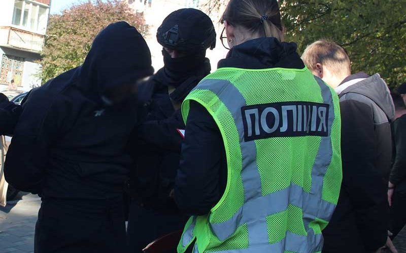 Переправляли військовозобов’язаних через кордон – правоохоронці затримали трьох жителів Житомирщини