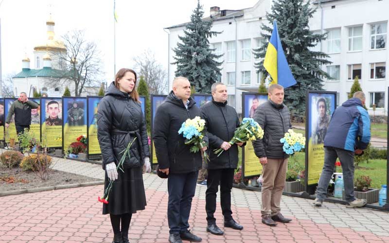 У День Гідності та Свободи в Олевську вшанували загиблих в російсько-українській війні (ФОТО)