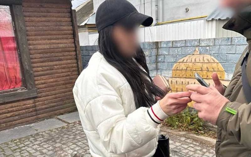 «Дочка потрапила в ДТП»: на Житомирщині затримали жінку, яка ошукала пенсіонерку на понад 380 тисяч гривень
