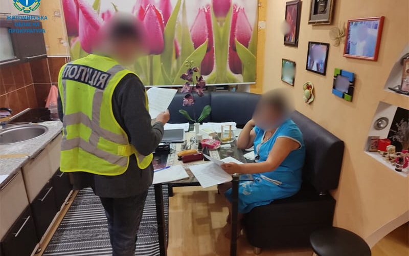Вимагали у судді 15 тис. доларів на Коростенщині: жителя Волині та співмешканку судитимуть