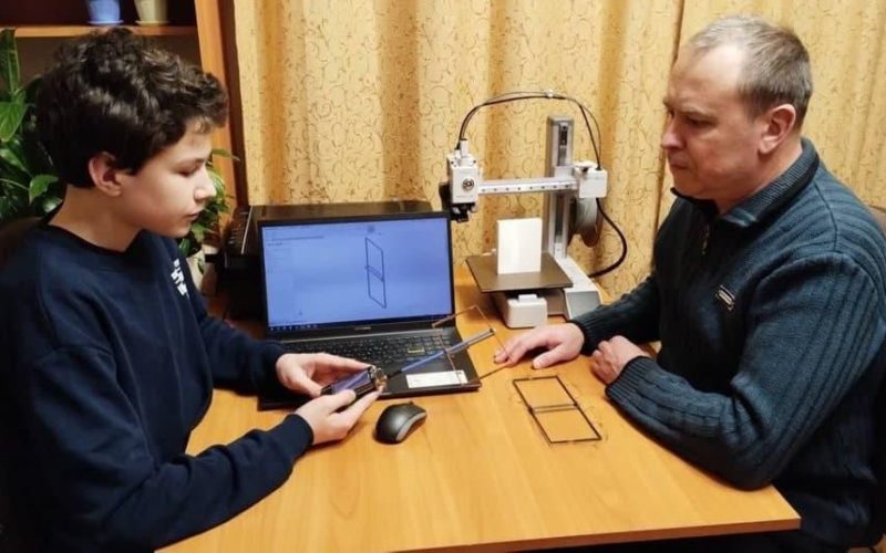 Школяр з Малина розробив власну технологію виготовлення приймально-передавальної антени