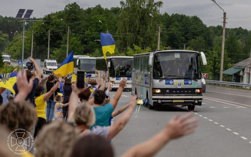 Вісім етапів великого обміну військовополоненими відбулося від початку червня: сотні українських героїв удома, – Зеленський
