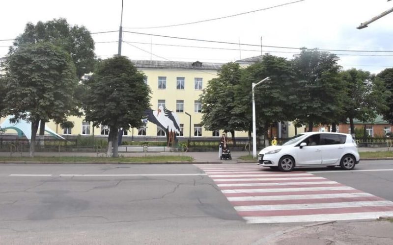 Біля ліцею в центрі Коростеня встановлять “берлінські подушки” безпеки