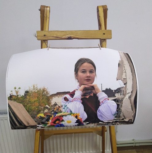 В Овручі відбулася перша благодійна фотовиставка Юлії Хоменко “Незламний дух Полісся”