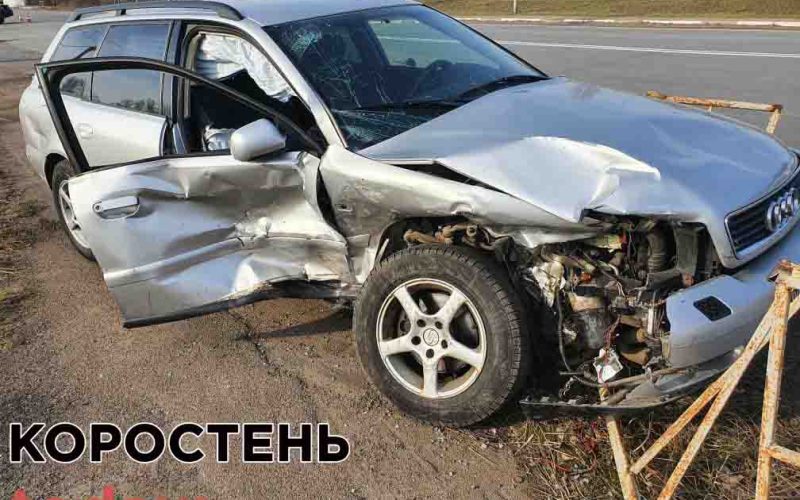 На в’їзді в Коростень Audi в’їхала в Daewoo, водіїв та пасажира забрала «швидка» ▶️ВІДЕО та ?ФОТО