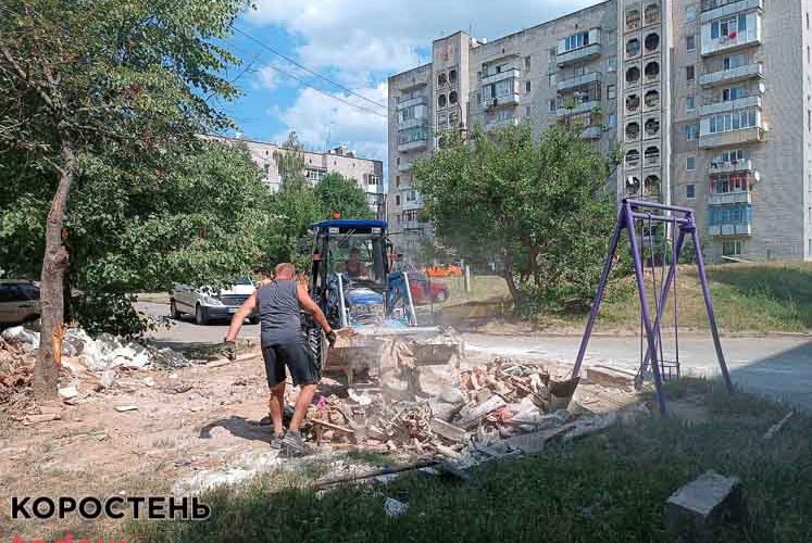 У Малині облаштовують укриття: прибирають закинуті підвали