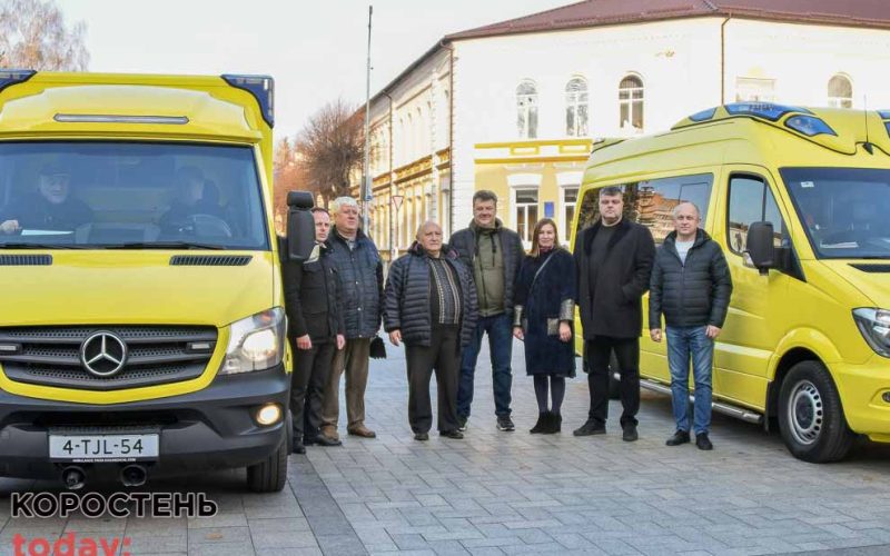 Медзаклади Малина та Овруча отримали сучасні карети швидкої допомоги