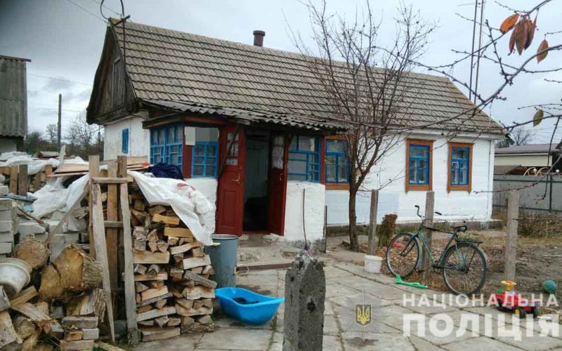 У Коростенському районі 4-річний хлопчик перелив на себе банку з окропом. Випадком зацікавилися в поліції